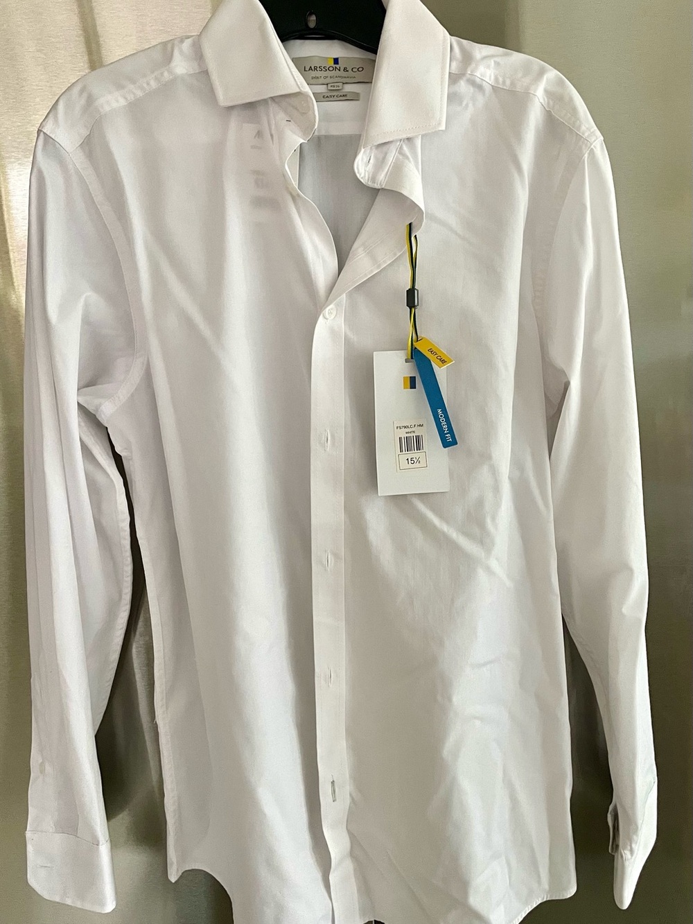 New with tags Men’s White Dress Shirt - Modern Fit